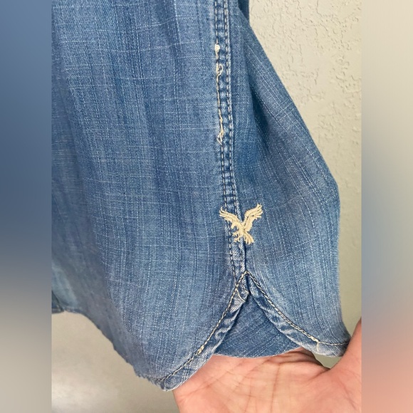 NWOT, American Eagle Boyfriend Fit Chambray Button Up Long Sleeves Shirt Size M - Picture 2 of 14
